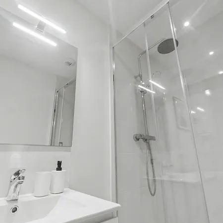 Les Beaux Volumes - Grand T2 Rénové Confort Apartamento